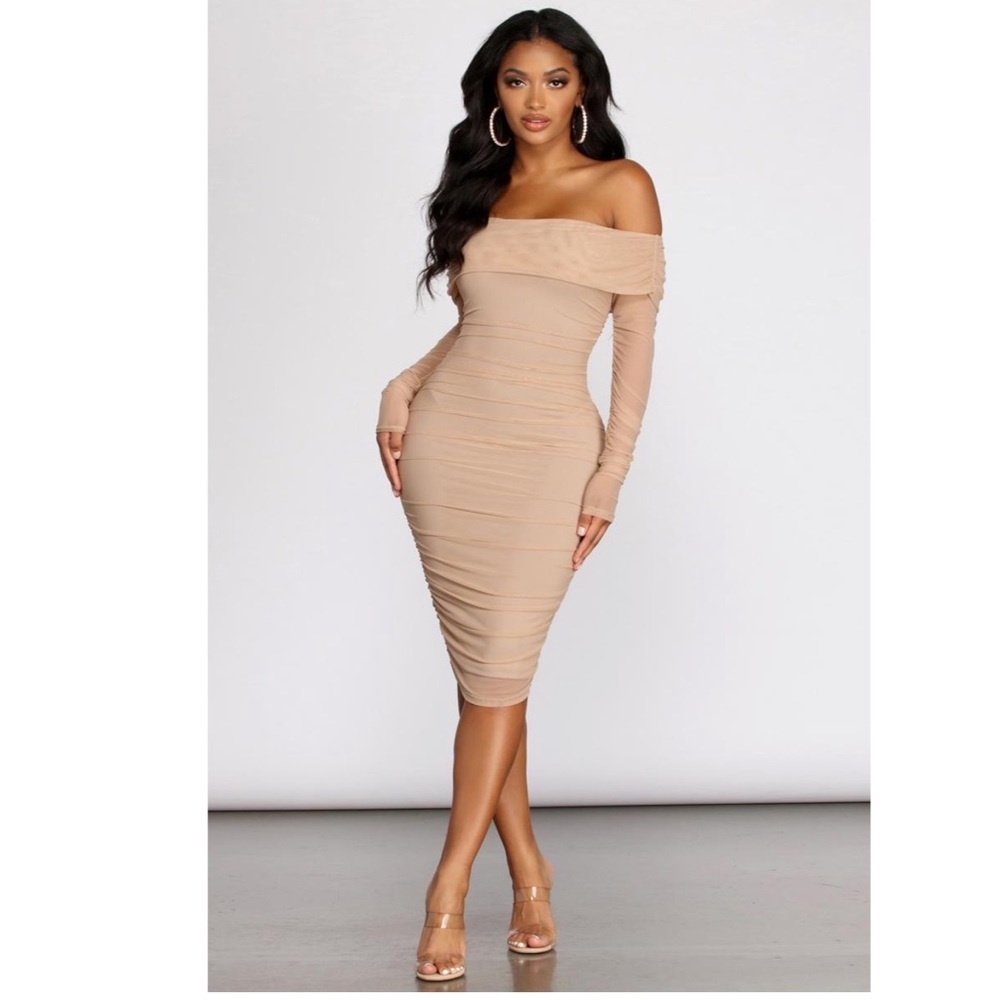 HOURGLASS OFF SHOULDER RUCHED MIDI DRESS